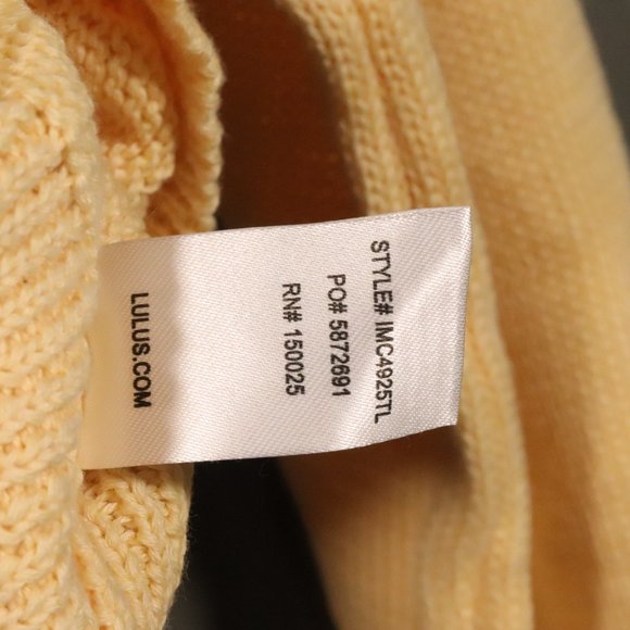 NWT Just a Moment Light Yellow V-Neck Cropped Sweater - Picture 15 of 15